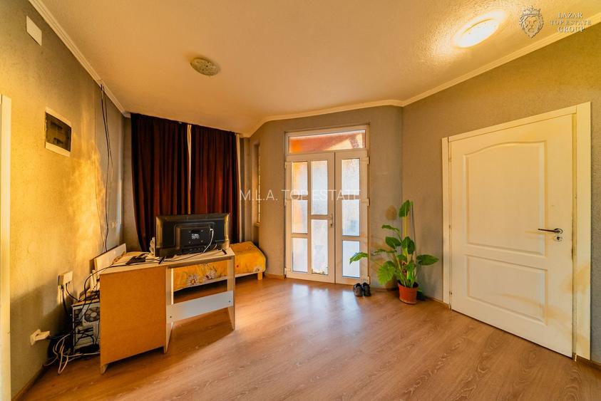 Casa de vanzare 7 camere Santana - 24