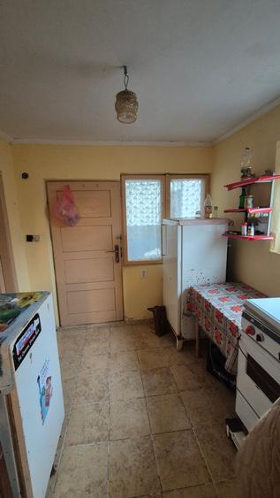 Casa si teren de vânzare