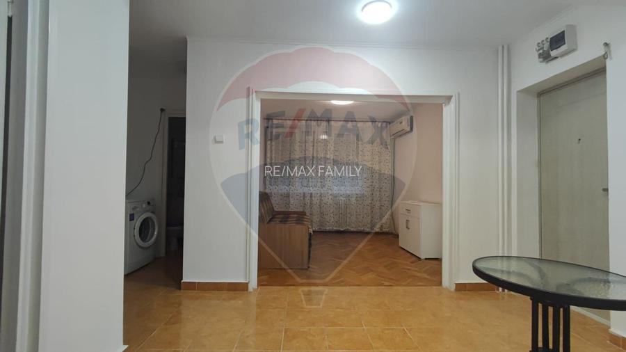 De inchiriat apartament 3 camere spatios  etaj 1 Splaiul Crisanei - 15