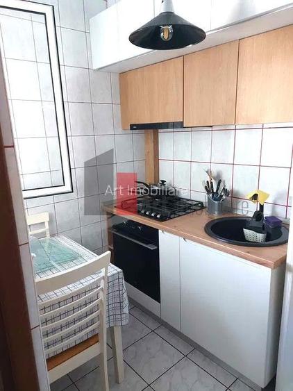 Gars. 31 mp, et 9/10, bloc reabilitat, instalații refăcute, mobilată și utilată - 11