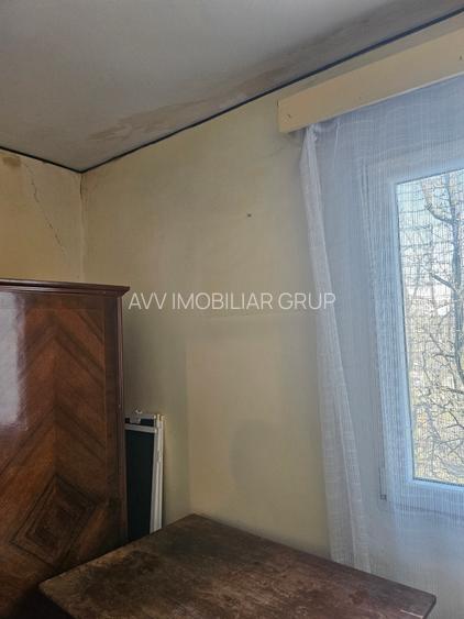 Titan, strada Liviu Rebreanu, langa Mega Image si Bebe Tei - 15