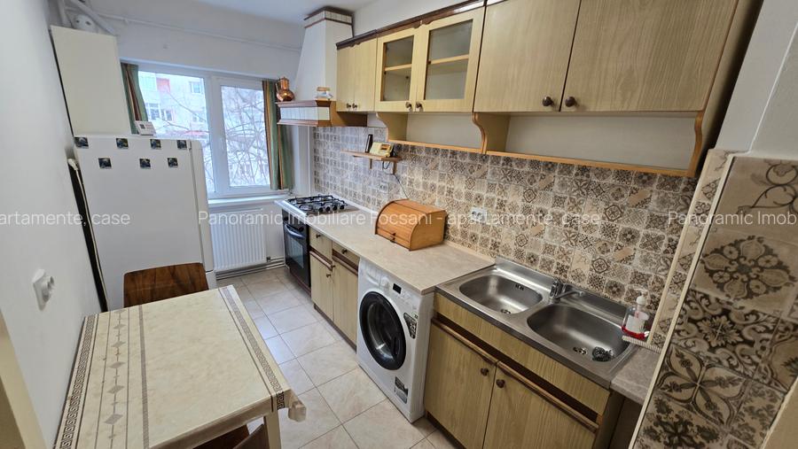Apartament de vanzare  2 camere, renovat si mobilat complet,  central Focsani - 4