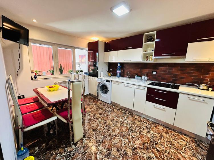 Casa 5 camere de vanzare, 175mp, teren 500mp - 2