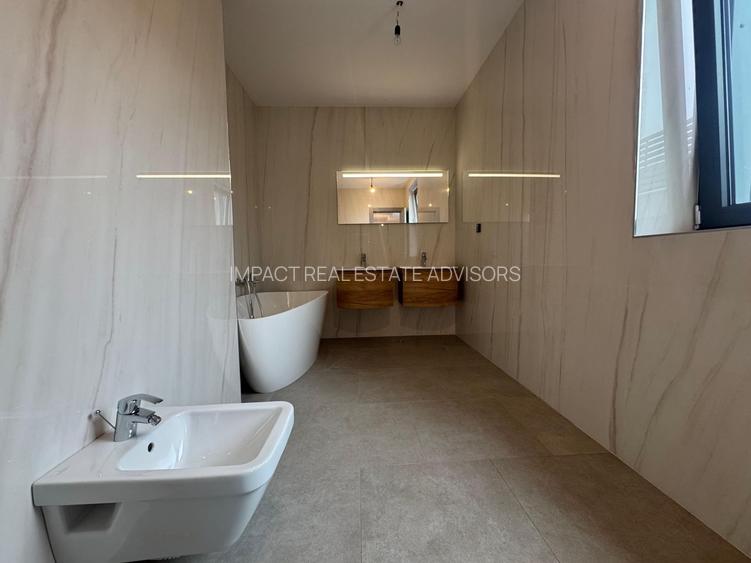 3 camere PREMIUM| 99.7 MP + 9.35 MP terasa - 15