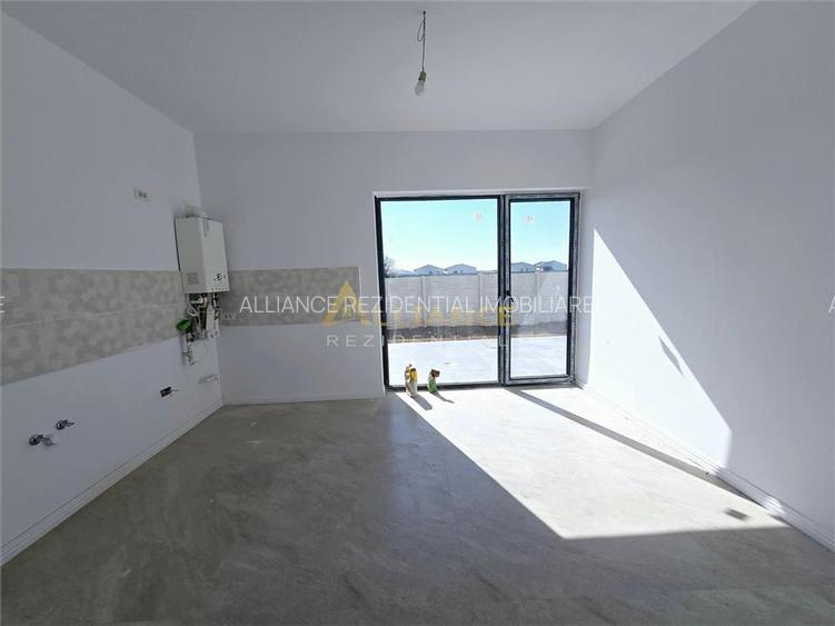 Vila individuala- 4 camere- panouri solare- 800m de STV - 3