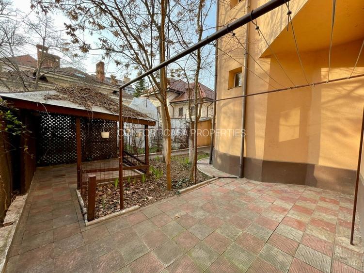 Aviatorilor - Vila spatioasa,  S+P+1E+M, CURTE 87 MP,  7 CAMERE, CENTRALA, GARAJ - 42