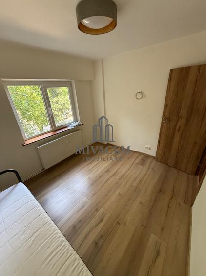 Apartament 3 camere decomandate Calea Bucuresti-Electroputere, Etaj 1/4