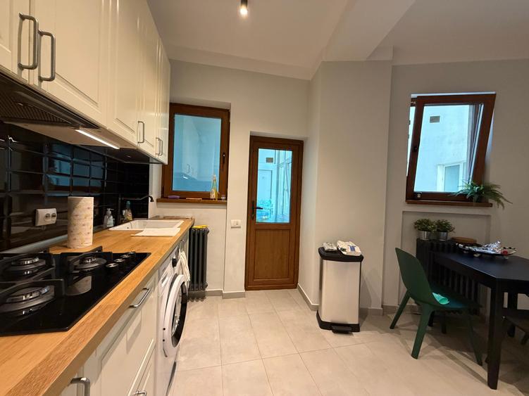 Apartament Boem cu 2 Camere | Calea Victoriei – Piața Amzei | Clădire Istorică