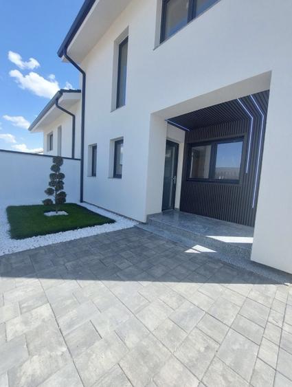 Duplex cu piscină de vânzare cu 4 camere | 111 mp utili | DEALUL FURCILOR