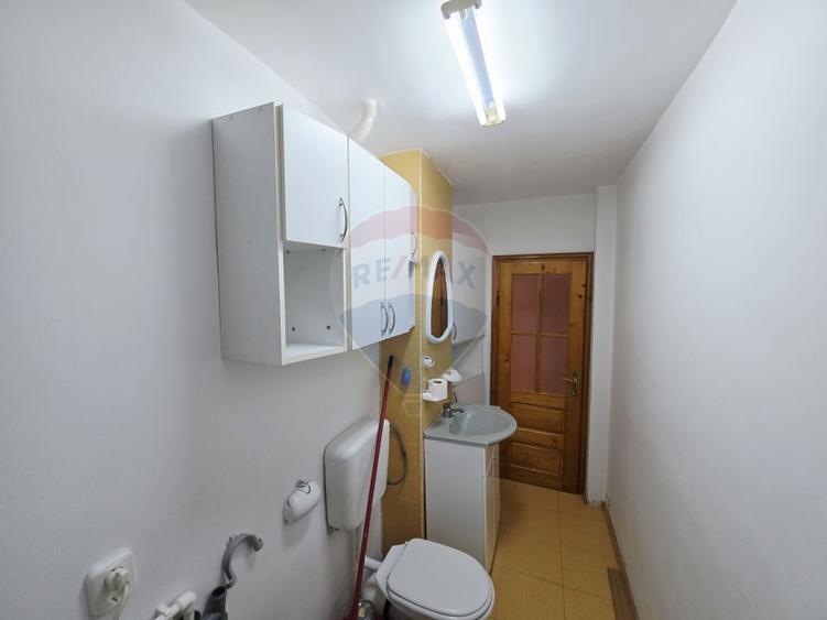 Apartament cu 4 camere de vânzare în zona Calea Romanului