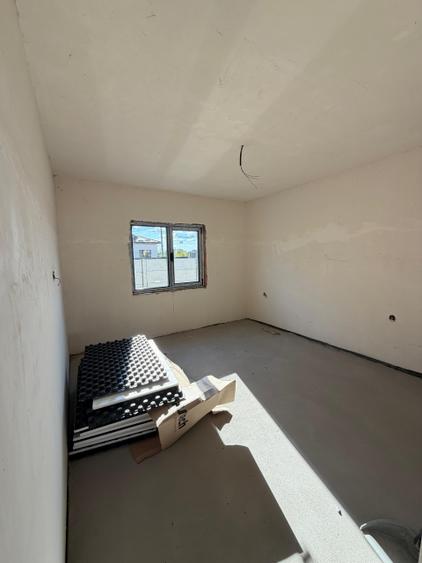 FARA COMISIOANE casa cu 4 camere 2 bai incalzire pardoseala curent 380v asfalt