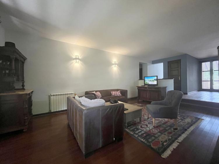 Casă deosebită 5 camere – grădină matură