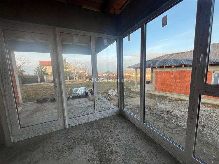 RECO Casa plan parter cu 3 dormitoare-la rosu- Paleu - 14