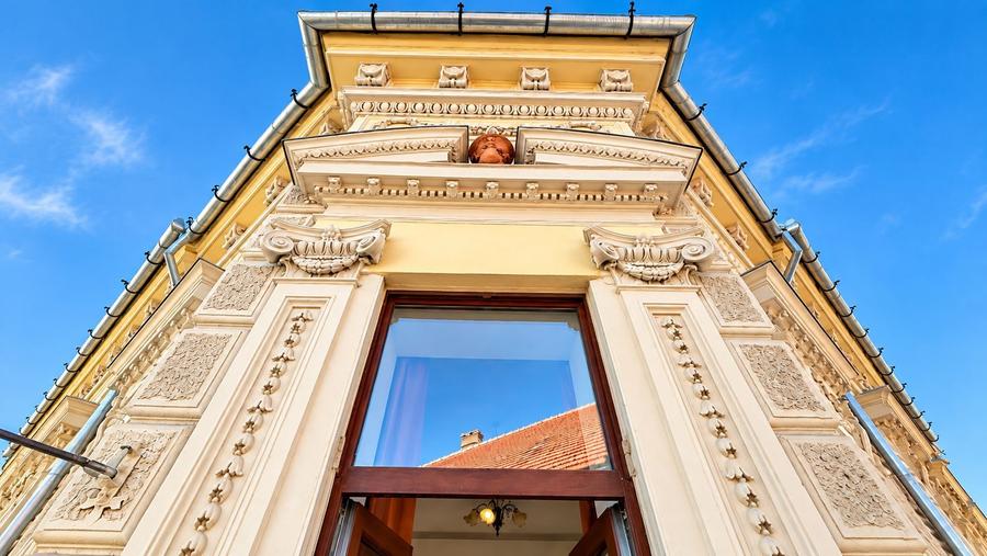 De vânzare/ închiriat Apartament istoric, 2 camere, Central Arad