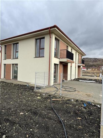 Casa Tip Duplex parter+etaj,375 mp de teren, situata in Chinteni!