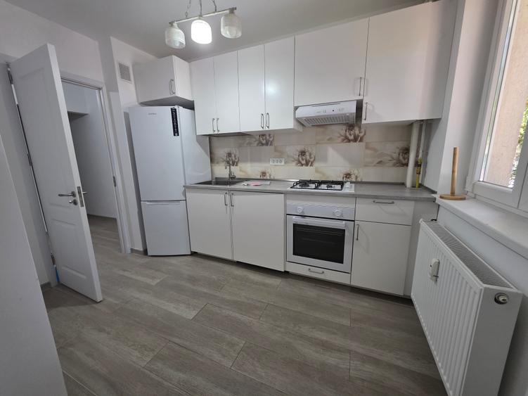 Apartament cu 3 camere de inchiriat in zona Piata Resita