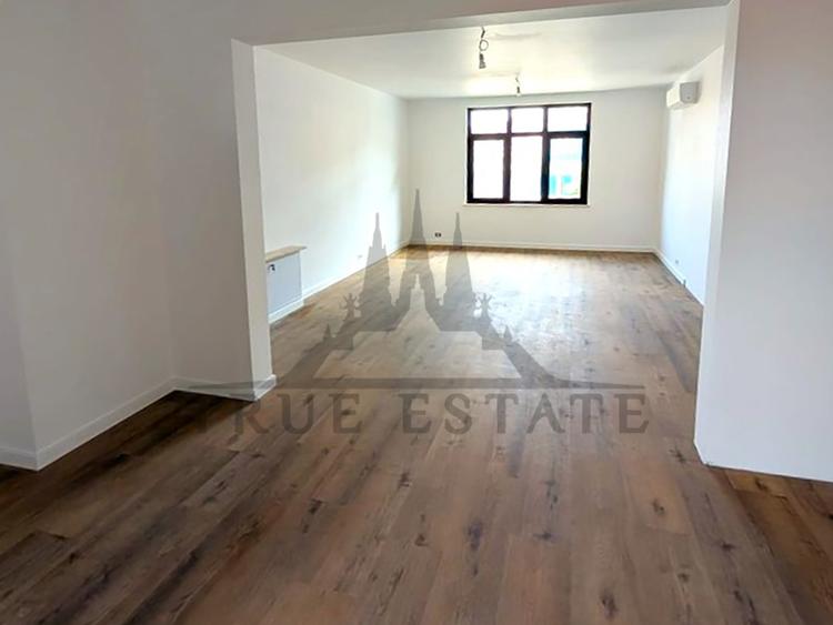 Apartament cu 5 camere in vila cu loc de parcare in curte zona Barbu Vacarescu