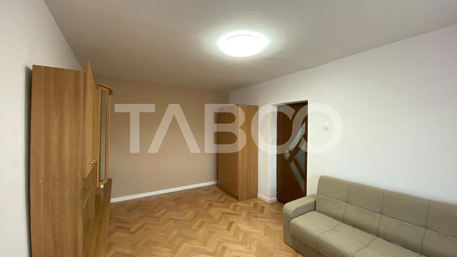 Apartament decomandat de inchiriat 2 camere 56 mpu si balcon 6 mp