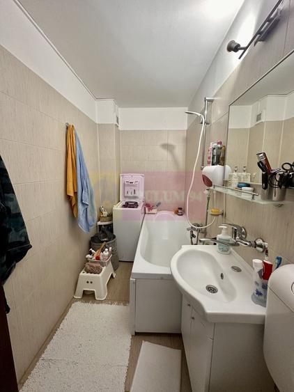 2 camere de vanzare Sebastian - Novaci