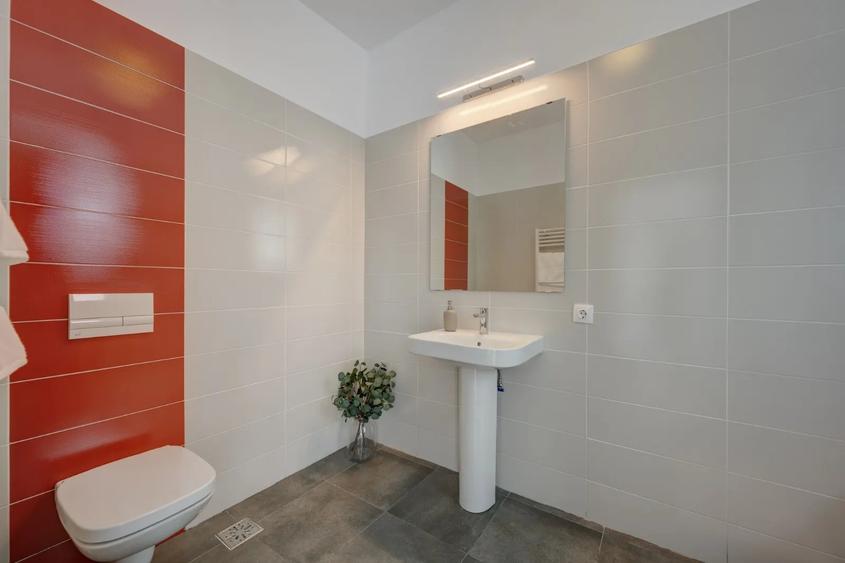 APARTAMENT CU 3 CAMERE - VEDERE LA LAC