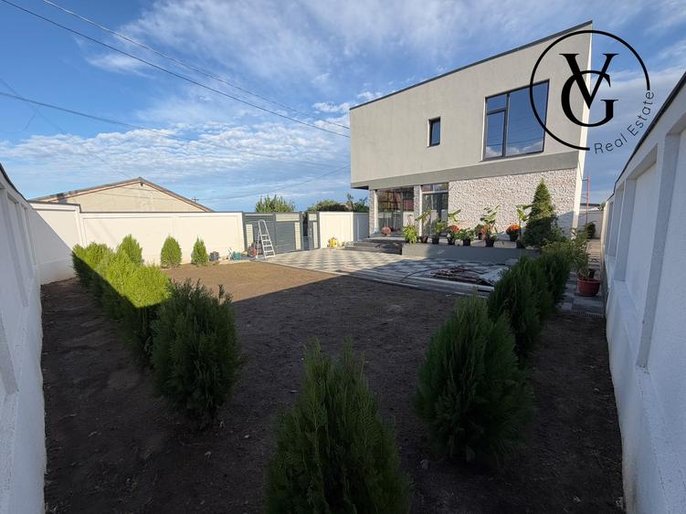 Vila modernă - finisată -terasă circulabila vedere lac și mare