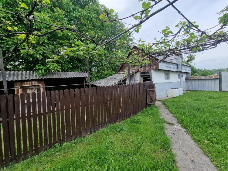 Casa la 5 km de Targu-Neamt - cu iaz si livada matura - gata pentru mutat - 12