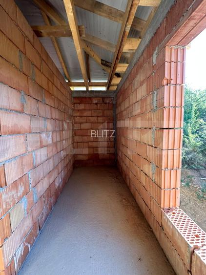 Casa la rosu, Demisol+Parter+Etaj, 223 mp, teren 10 ari - 14