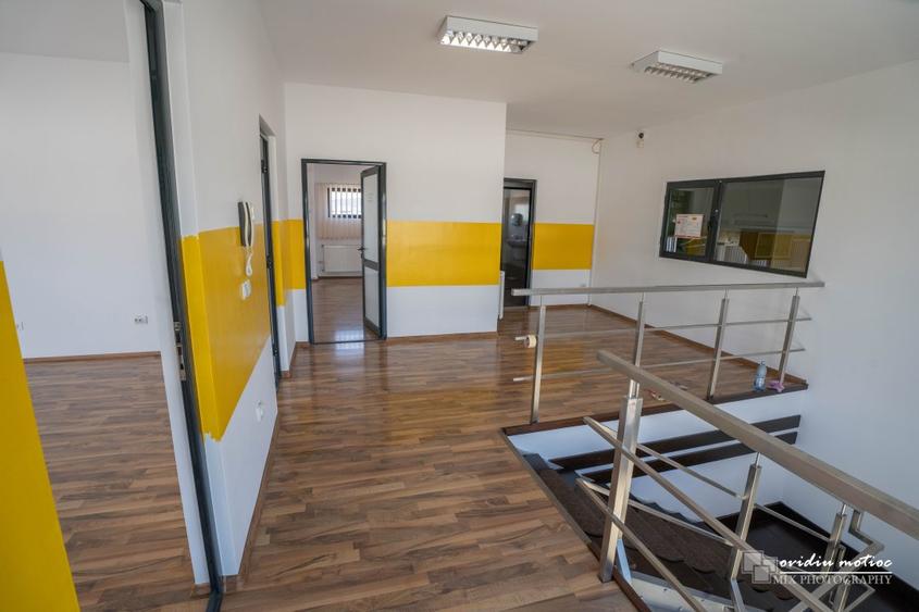 Hala si corp birouri, autostrada in apropiere