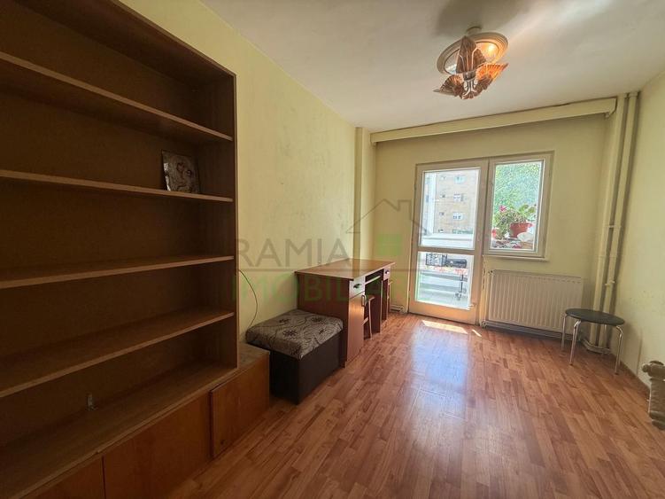 Apartament 3 Camere Decomandat, Etaj 1, Tractorul
