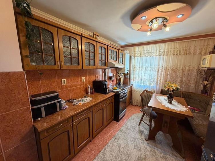 Apartament 2 camere, decomandat - Cugir