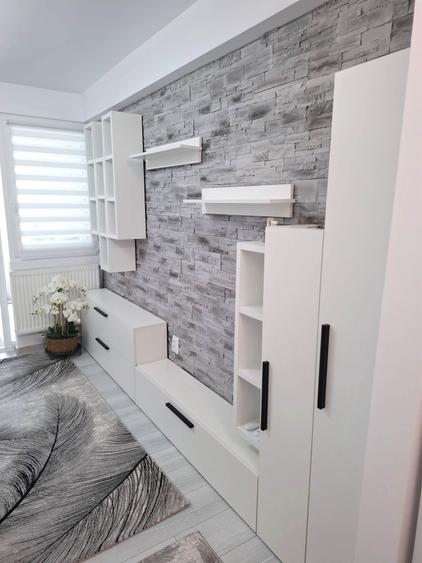 Garsoniera RENOVATA de la placa, CT, AC, mobila la comanda, utilata, etaj 2