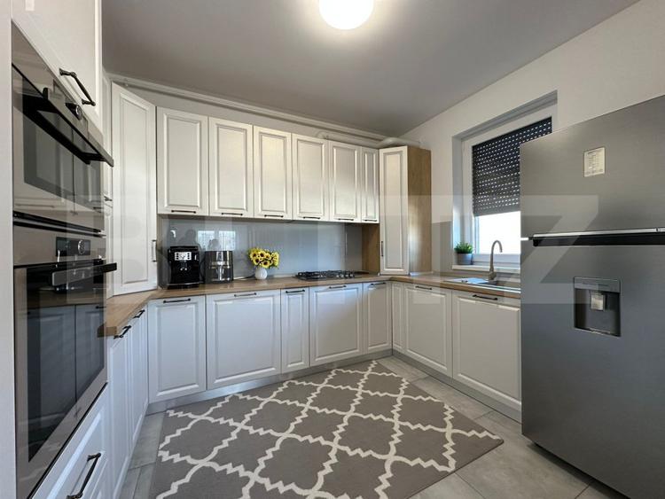 Penthouse LUX pe un singur nivel, cu 3 camere, 79 mp, decomandat, zona Tractorul