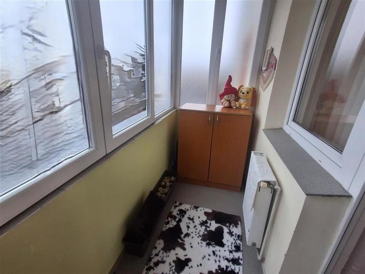Apartament 3 camere decomandat 2 balcoane pivnita zona Valea Aurie