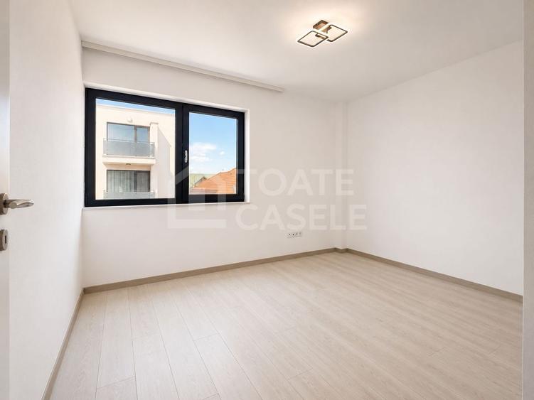 Apartament nou 3 camere, etajul 2, garaj, zona IRA