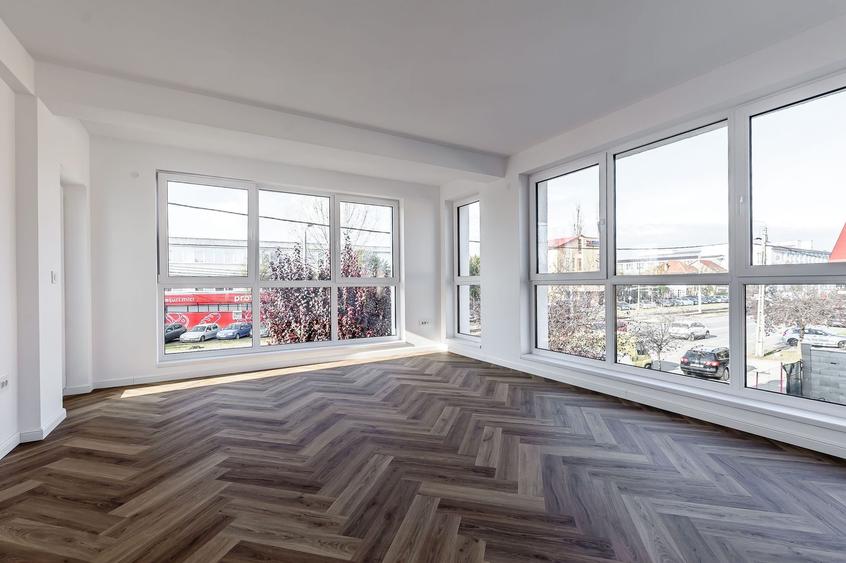 Clădire nouă P+2 cu showroom și birouri în Arad