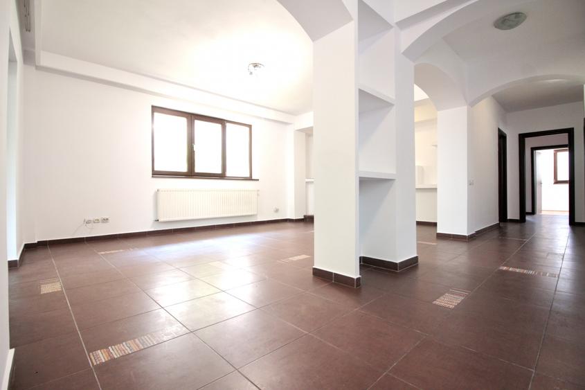 PRELUNGIREA GHENCEA-LIDL, APARTAMENT IN VILA 2010, CURTE 300 MP SI PARCARE!