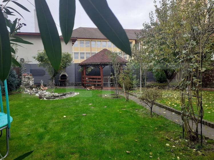 Casa cu două apartamente și garaj în zona 0 a Bistriței - 240mp utili 734mpTEREN