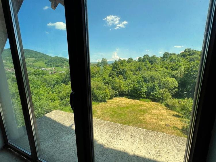 Casa semifinisata V. Ghinzii teren 18 arii