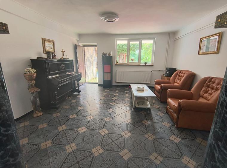 Camil Ressu- Ramnicu Sarat-adiacent- Fizicienilor curte+piscina