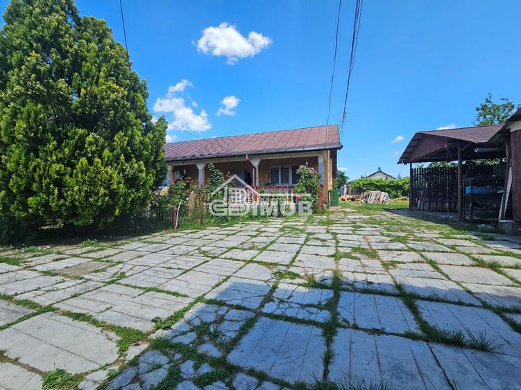 Spațiu, liniște și posibilități multiple într-o singură proprietate!