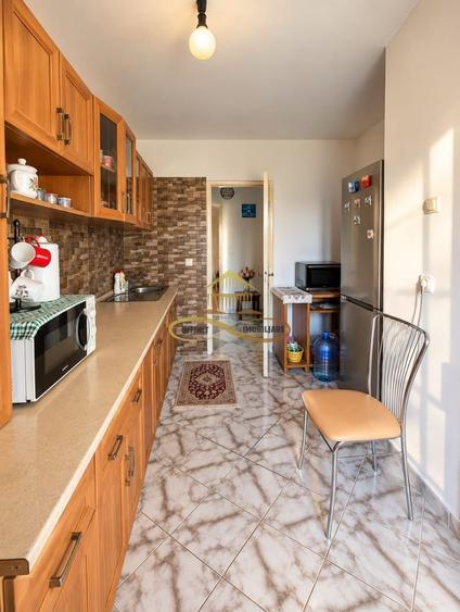 Apartament 3 camere decomandate, str.9 Mai
