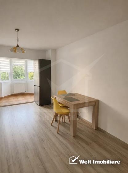 Apartament cu  2 camere, decomandat in zona Plopilor+parcare
