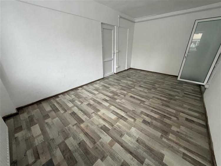 Adjud - spatiu comercial renovat complet