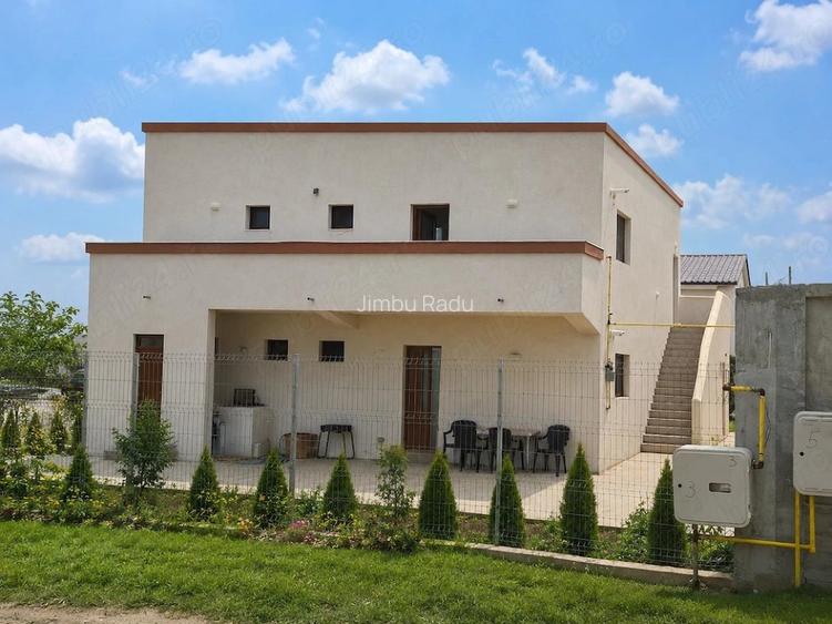 Casă Duplex | 2 Apartamente Separate | Curte, 8 Parcări, Mobilată Nou - 2