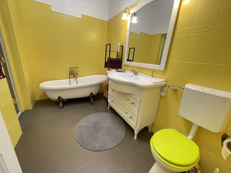 Apartament 4 camere spatios  in zona Sinaia