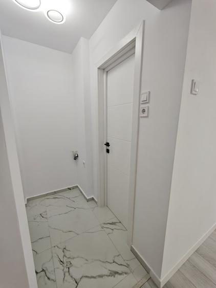 Garsoniera Tractorul ,renovata lux,etaj 2,69500 Euro