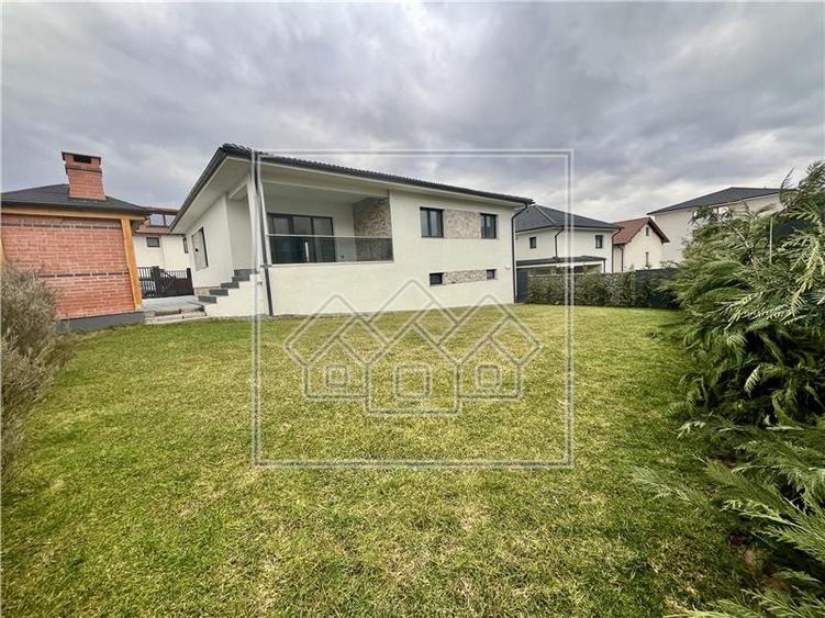 Casa individuala in Selimbar, 4 camere, garaj, curte libera 220 mp