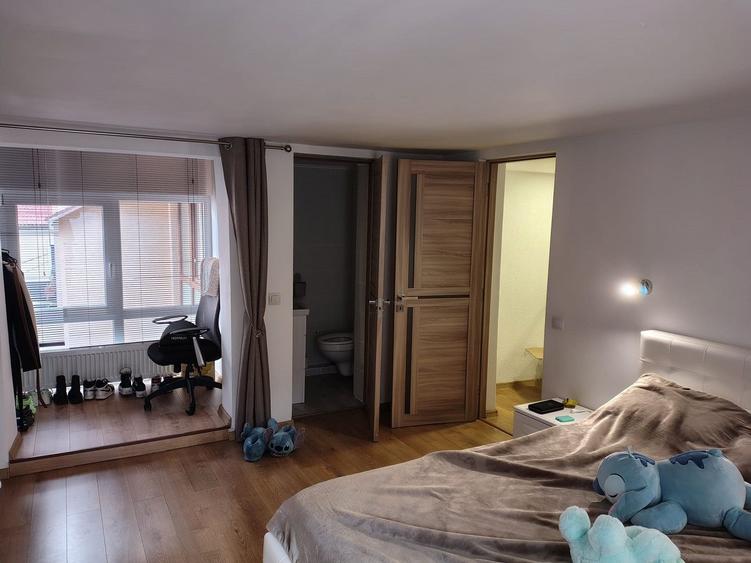 Casă compusa din 3 apartamente, P+E,  zona central