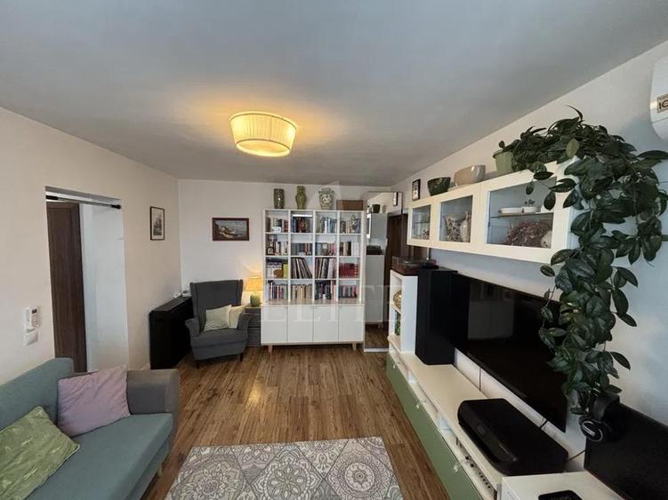 Apartament 3 camere în zona STRAZII DONAT