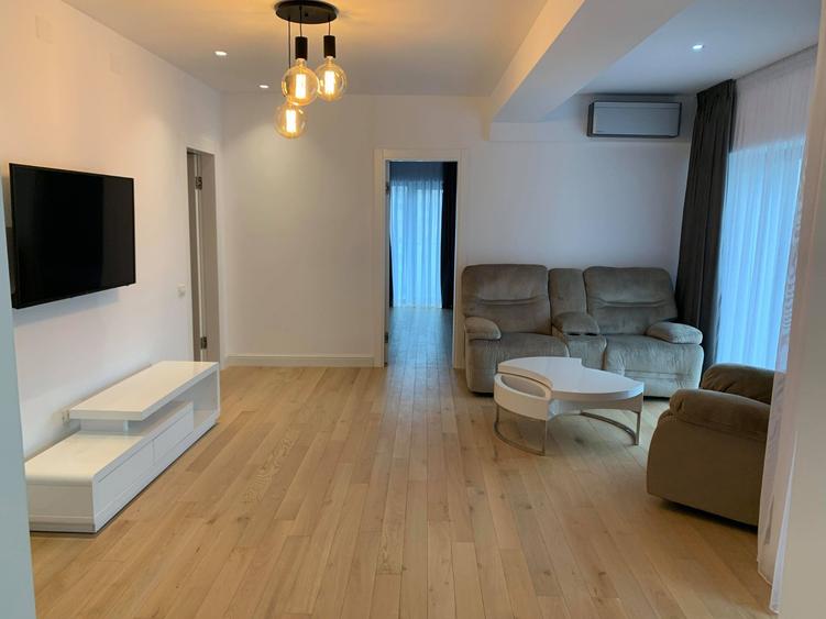 Apartament cu 2 camere, 2 băi și balcon – central, lângă Piața Victoriei